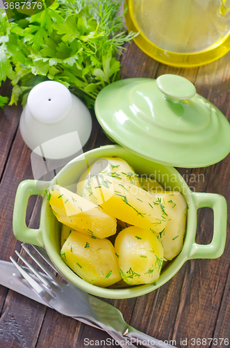Image of boiled potato in green bowl