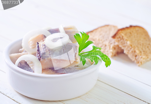 Image of herring with onion and bread