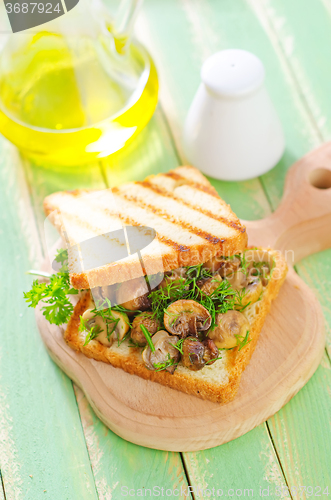 Image of bread with mushroom