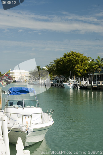 Image of canal with boats and homes florida keys