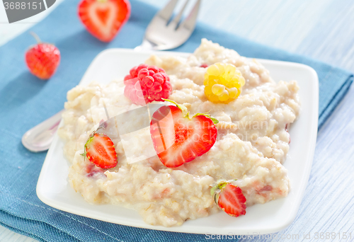 Image of oat flakes with strawberry