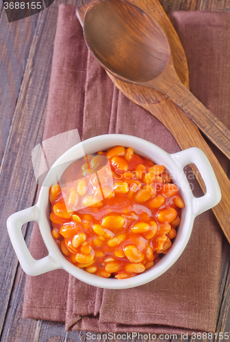 Image of white beans with tomato sauce