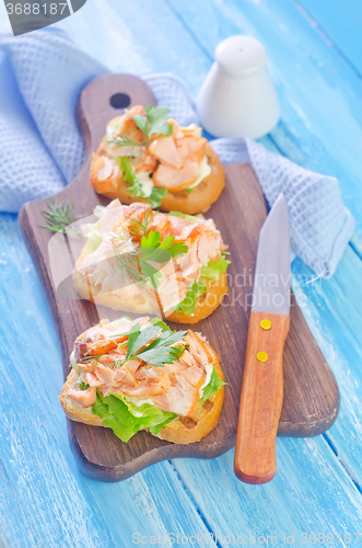 Image of bread with salmon