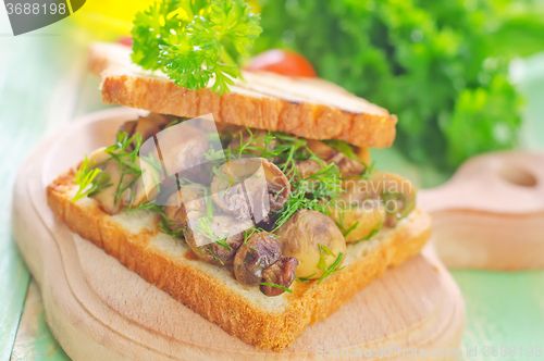 Image of bread with mushroom