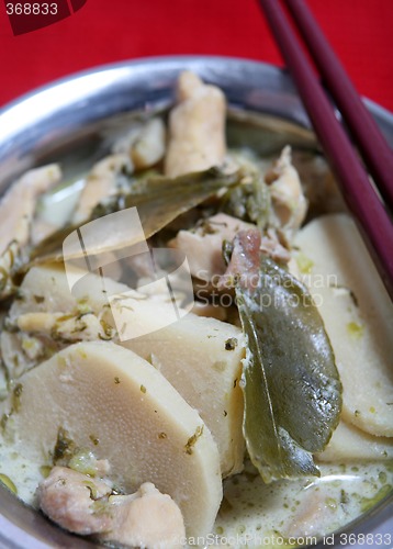 Image of Thai green curry and chopsticks