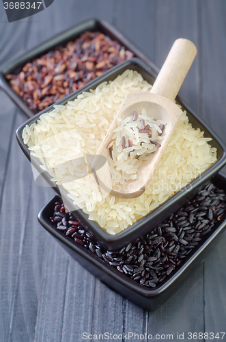 Image of raw rice in bowls