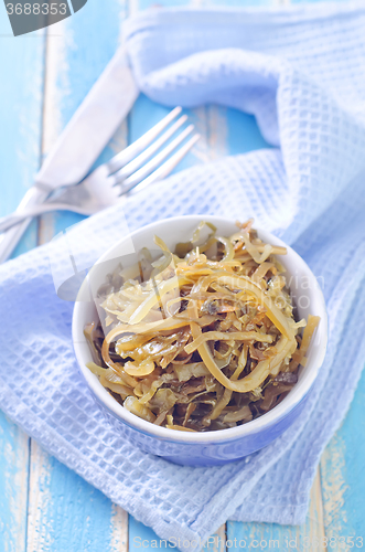 Image of salad with kelp in blue bowl