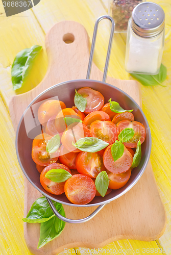 Image of tomato with basil