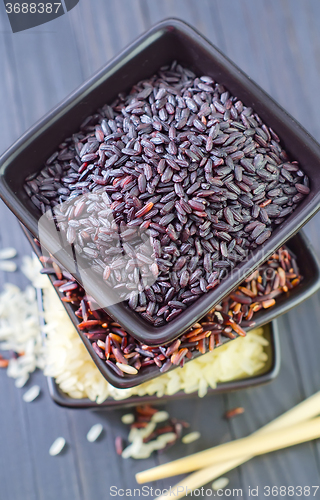 Image of raw rice in bowls