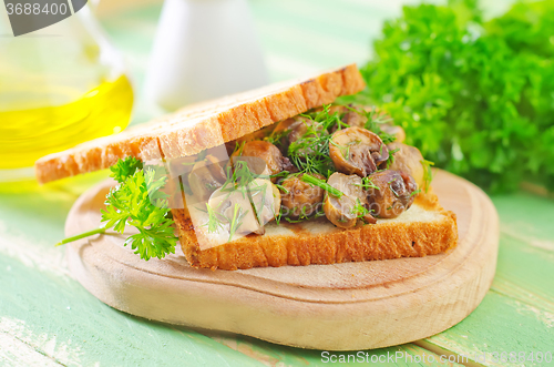 Image of bread with mushroom