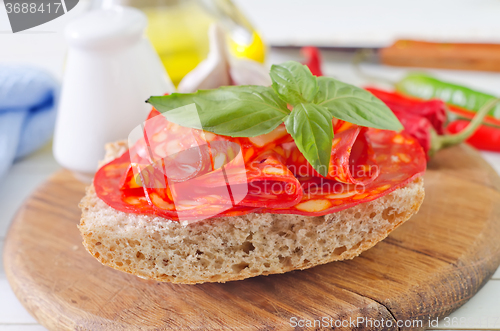 Image of bread with salami