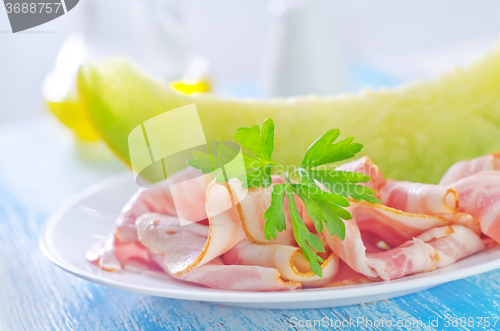 Image of melon with ham