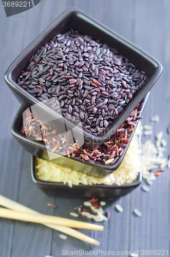 Image of raw rice in bowls