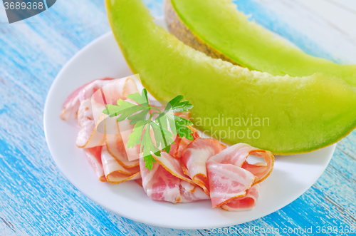 Image of melon with ham