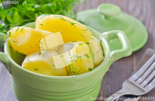 Image of boiled potato in green bowl
