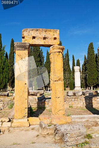 Image of and the roman temple  