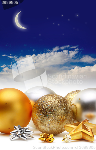 Image of gold and silver Christmas balls