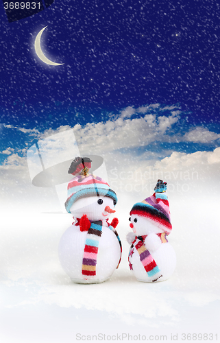 Image of two snowman in snow
