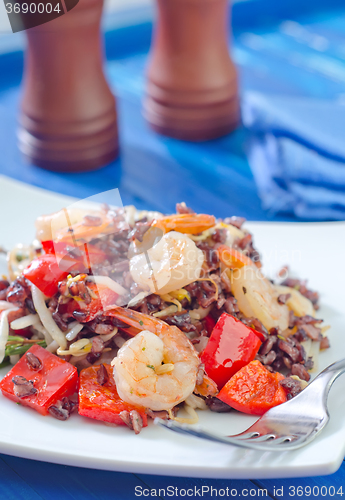 Image of fried rice with shrimps and vegetables