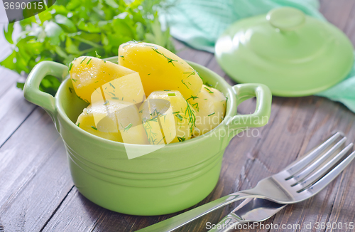 Image of boiled potato in green bowl