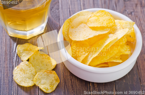 Image of chips from potato with beer