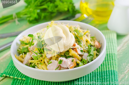 Image of salad with chicken and cheese