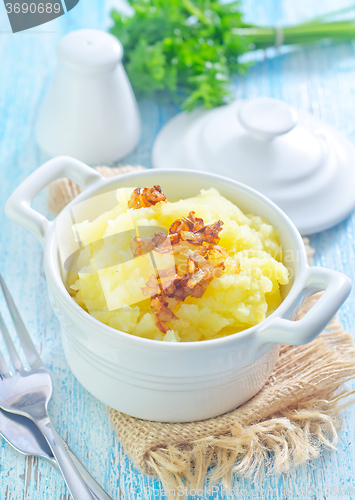 Image of mashed potato with fried onion