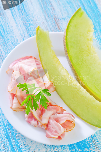 Image of melon with ham