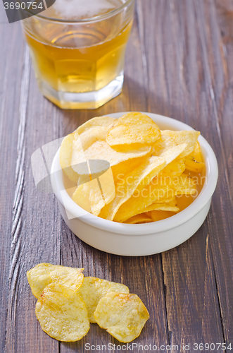 Image of chips from potato with beer