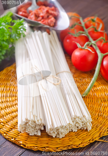 Image of raw pasta and  tomato and sauce