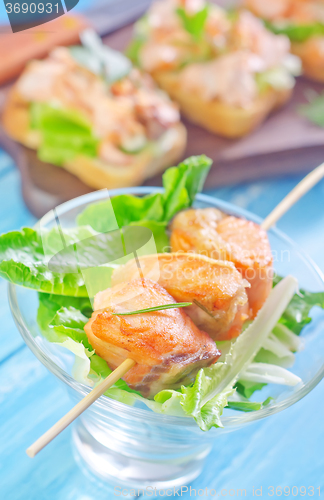 Image of bread with salmon