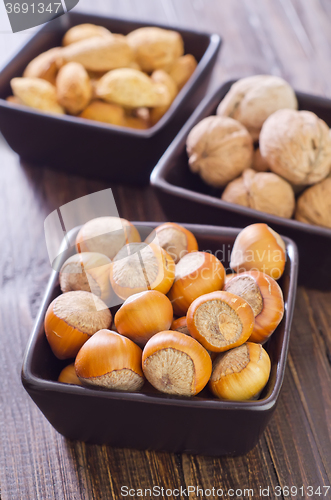 Image of nuts in the black bowls