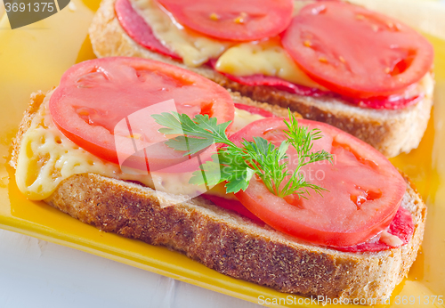 Image of bread with cheese and tomato