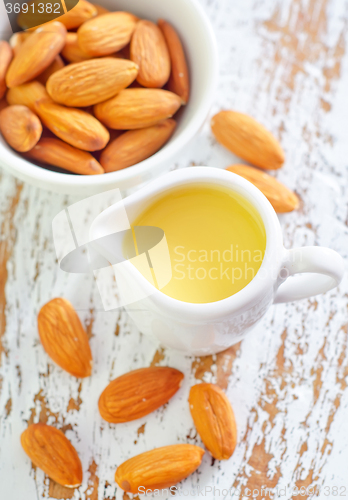 Image of almond essential oil and almond in bowl