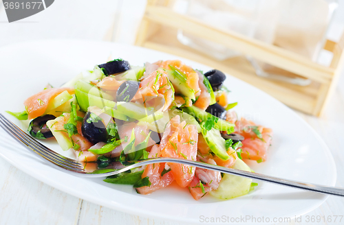 Image of salad with salmon