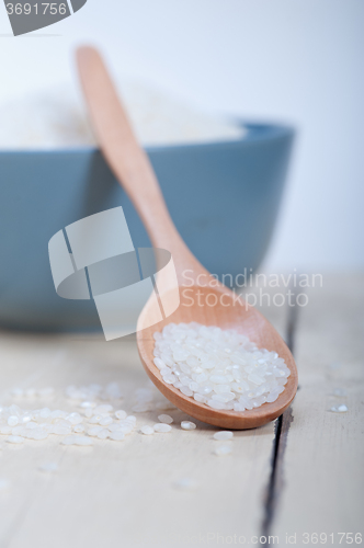 Image of raw white rice 