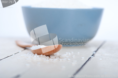 Image of raw white rice 