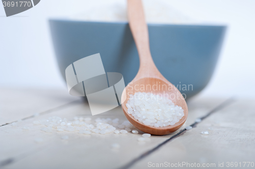 Image of raw white rice 