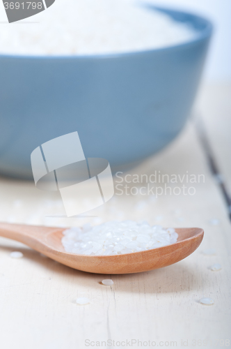 Image of raw white rice 