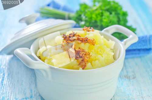Image of mashed potato with fried onion