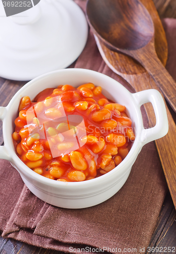 Image of white beans with tomato sauce