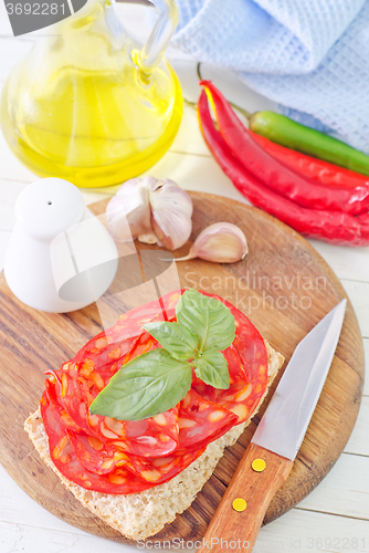 Image of bread with salami