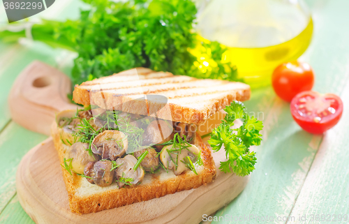 Image of bread with mushroom