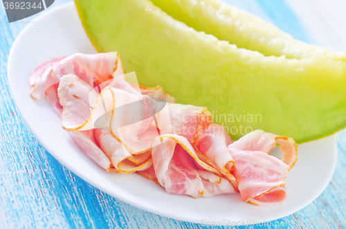Image of melon with ham