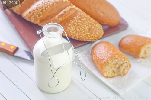 Image of milk in bottle
