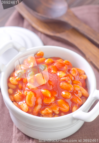 Image of white beans with tomato sauce