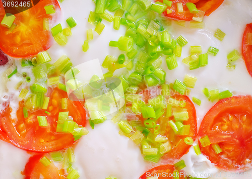 Image of fried eggs with fresh tomato