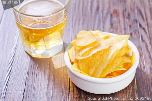 Image of chips from potato with beer