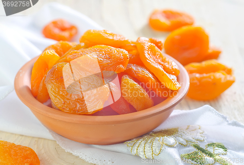 Image of dry apricots