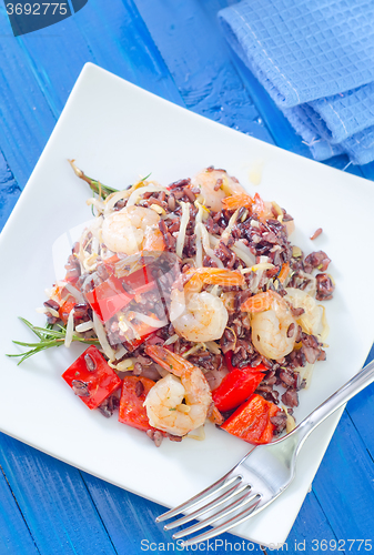 Image of fried rice with shrimps and vegetables